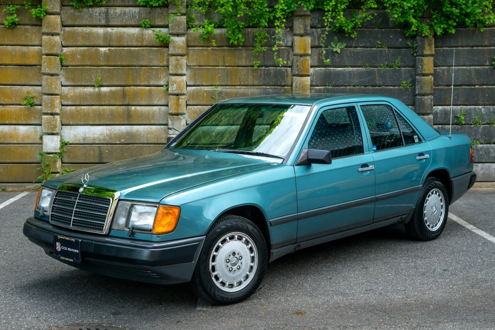 Mercedes-Benz  E 300 4Matic 5