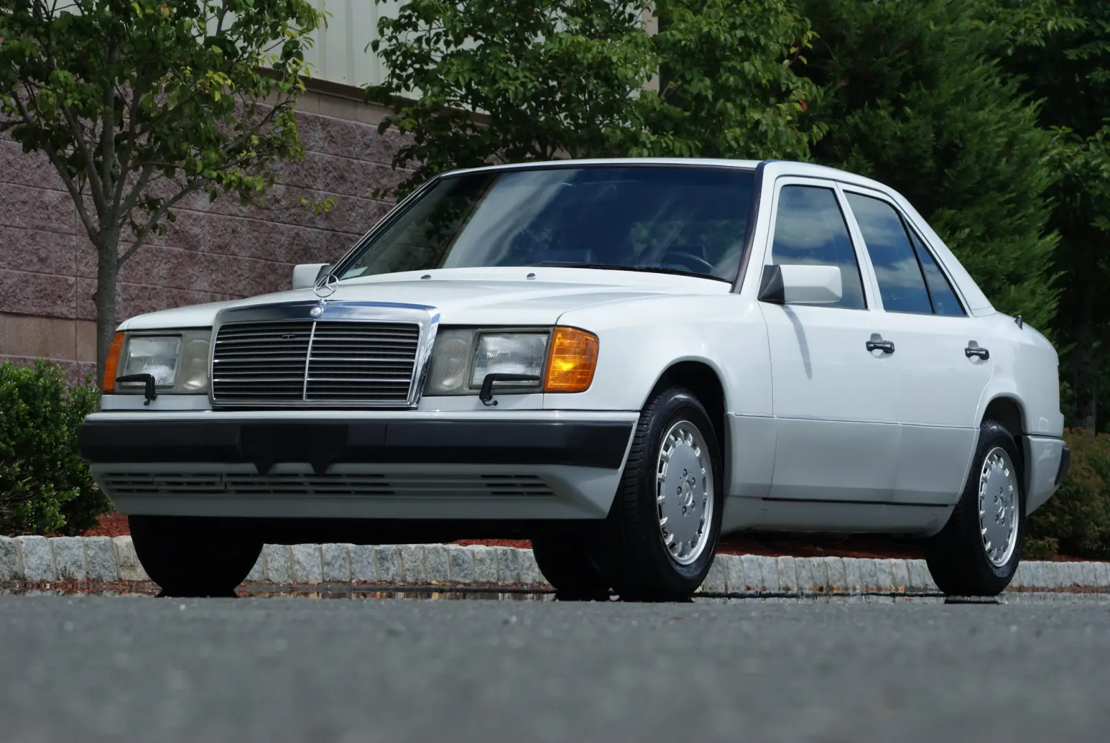 Mercedes-Benz  E 300 4Matic 3