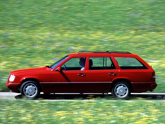 Mercedes-Benz  E 300 4Matic 5