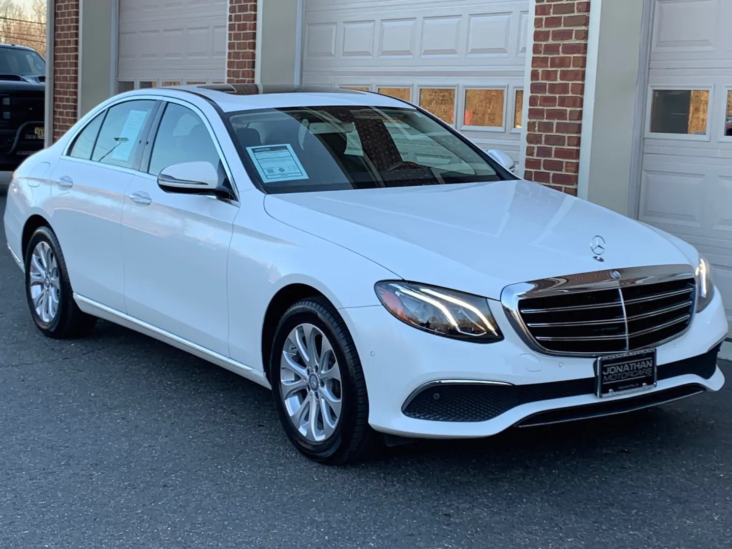 Mercedes-Benz  E 300 Avantgarde 9G-Tronic 1