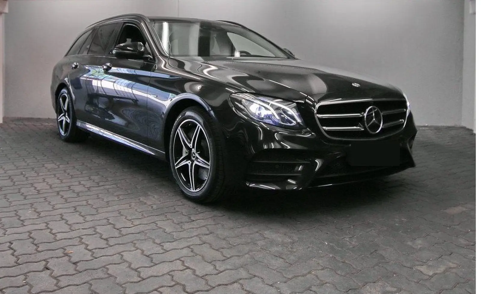 Mercedes-Benz  E 300 Avantgarde 9G-Tronic 5