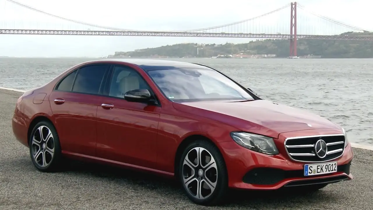 Mercedes-Benz  E 300 Avantgarde 9G-Tronic 7