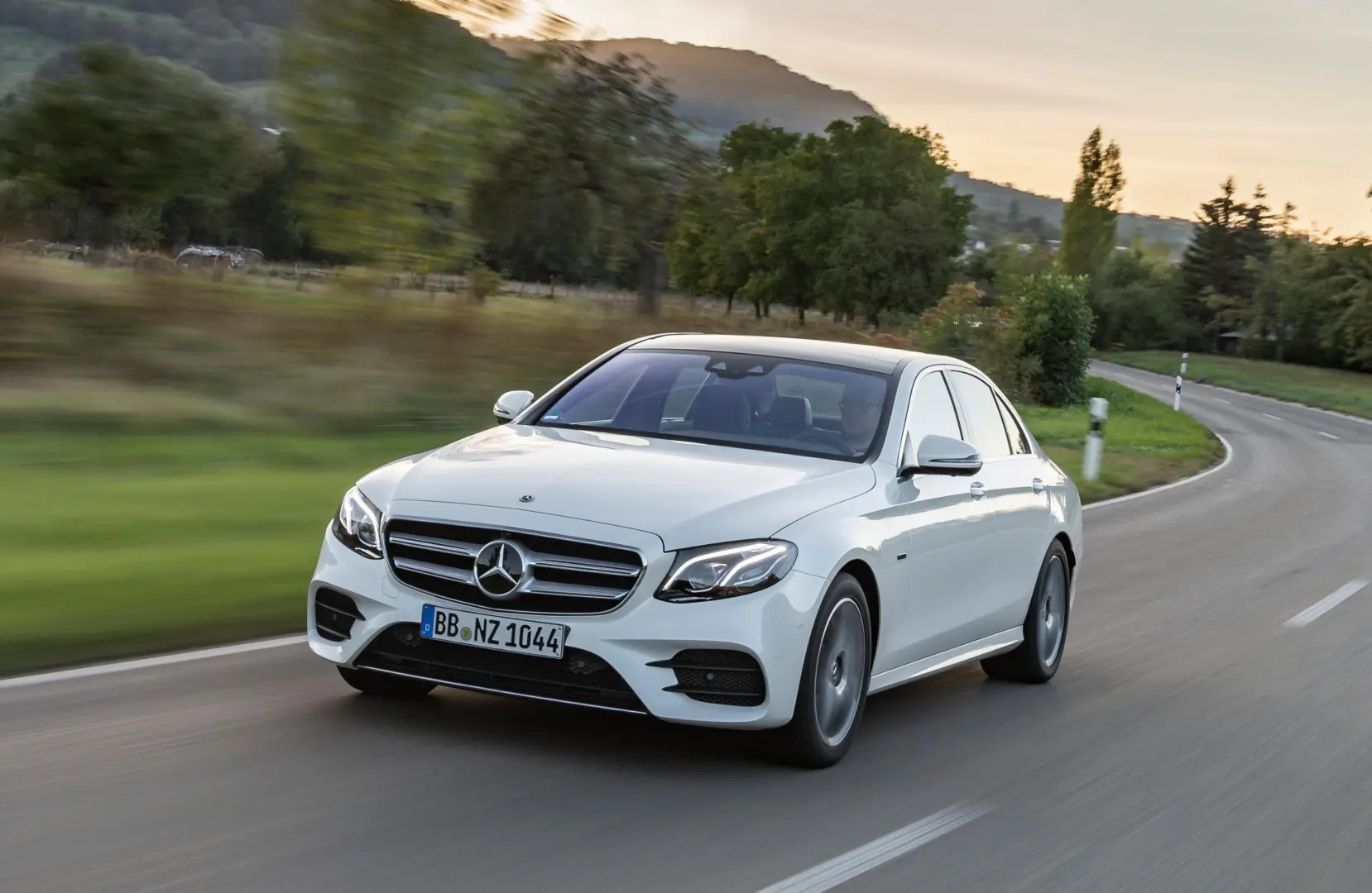 Mercedes-Benz  E 300 Avantgarde 9G-Tronic 6