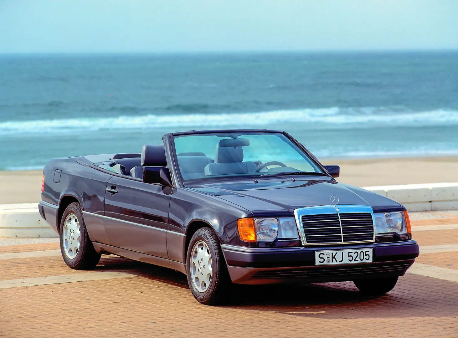 Mercedes-Benz  E 300 C24V 0