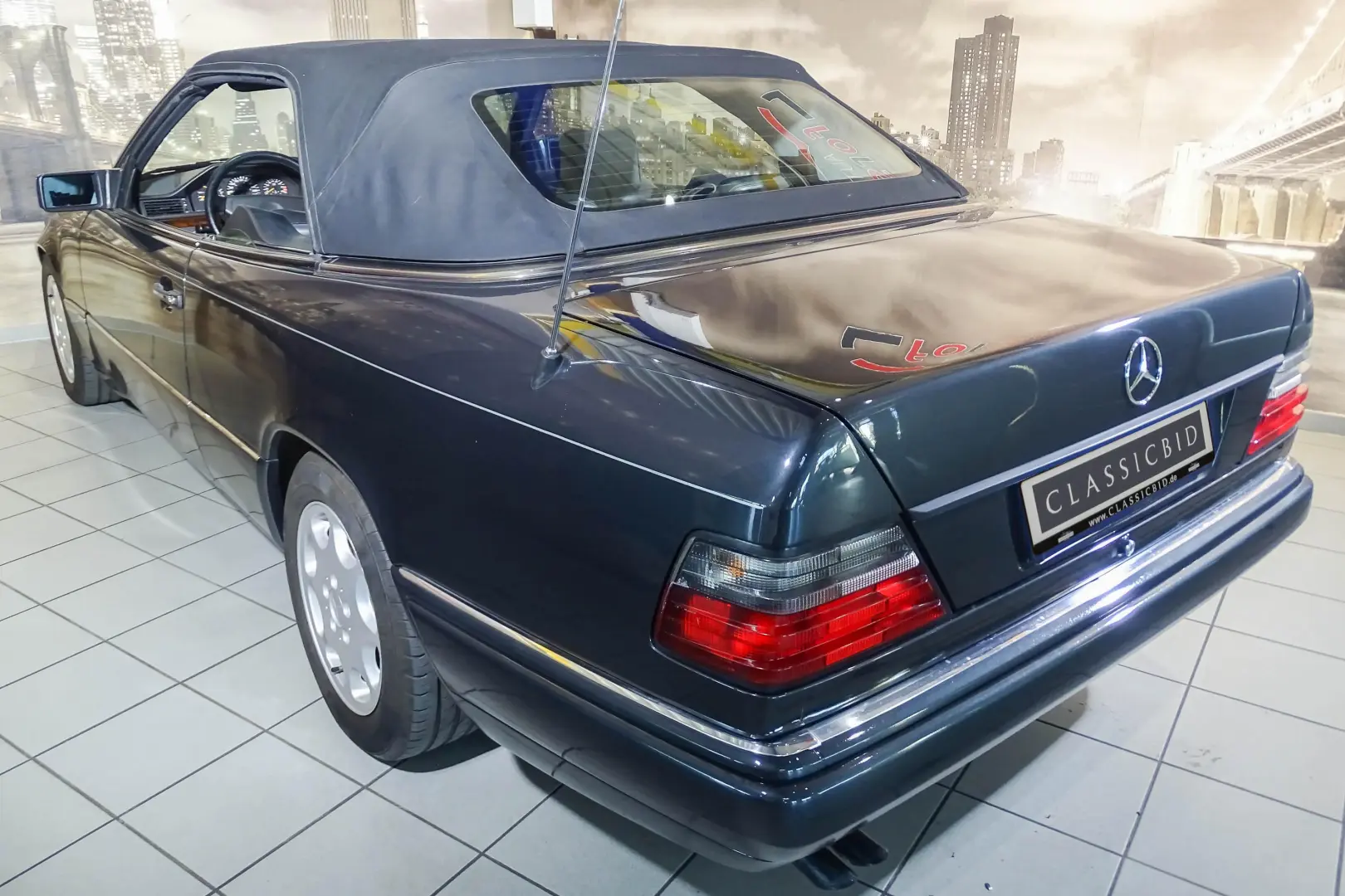 Mercedes-Benz  E 300 C24V 4