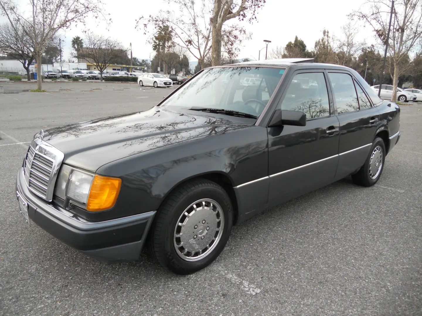 Mercedes-Benz  E 300 C24V 6