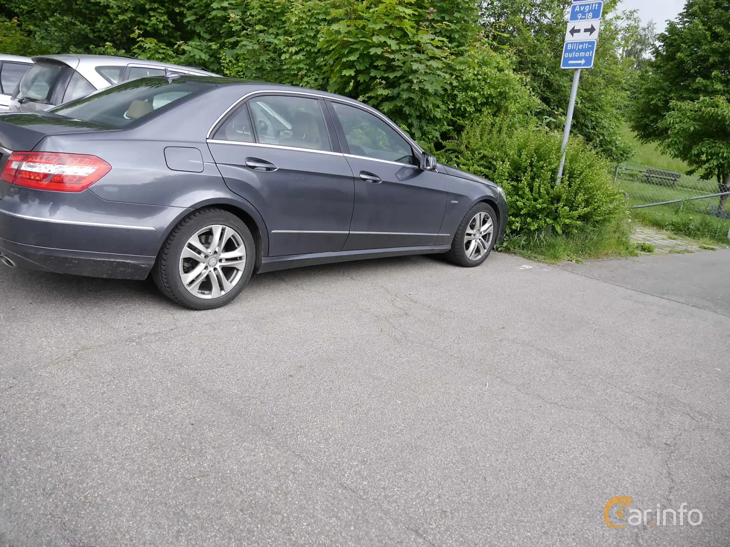 Mercedes-Benz  E 300 CDI BlueEFFICIENCY 1