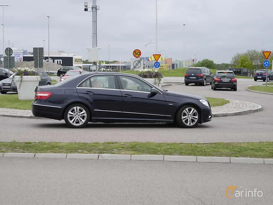 Mercedes-Benz  E 300 CDI BlueEFFICIENCY 3