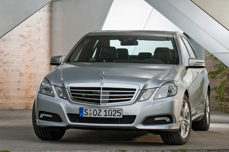 Mercedes-Benz  E 300 CDI BlueEFFICIENCY 5
