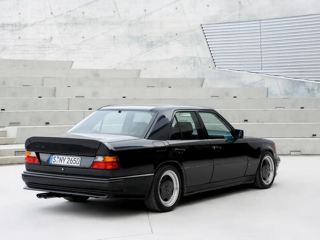 Mercedes-Benz  E 300 CE 7