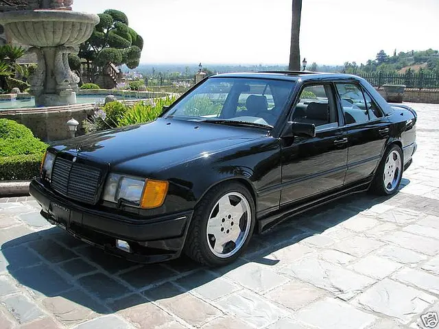 Mercedes-Benz  E 300 CE 5