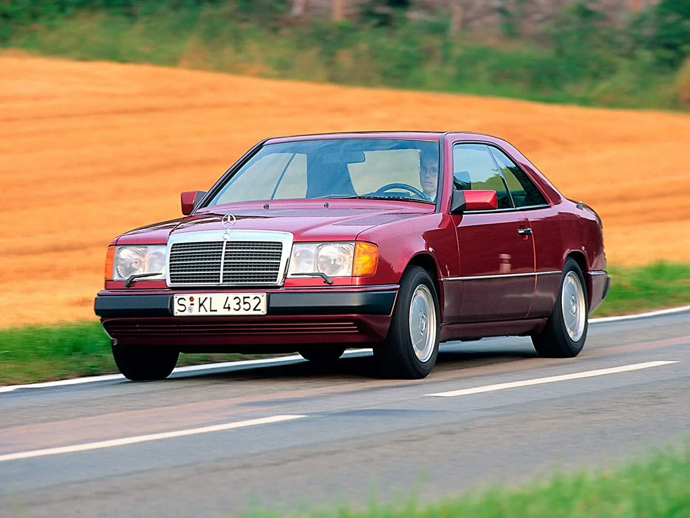 Mercedes-Benz  E 300 CE 24V 3