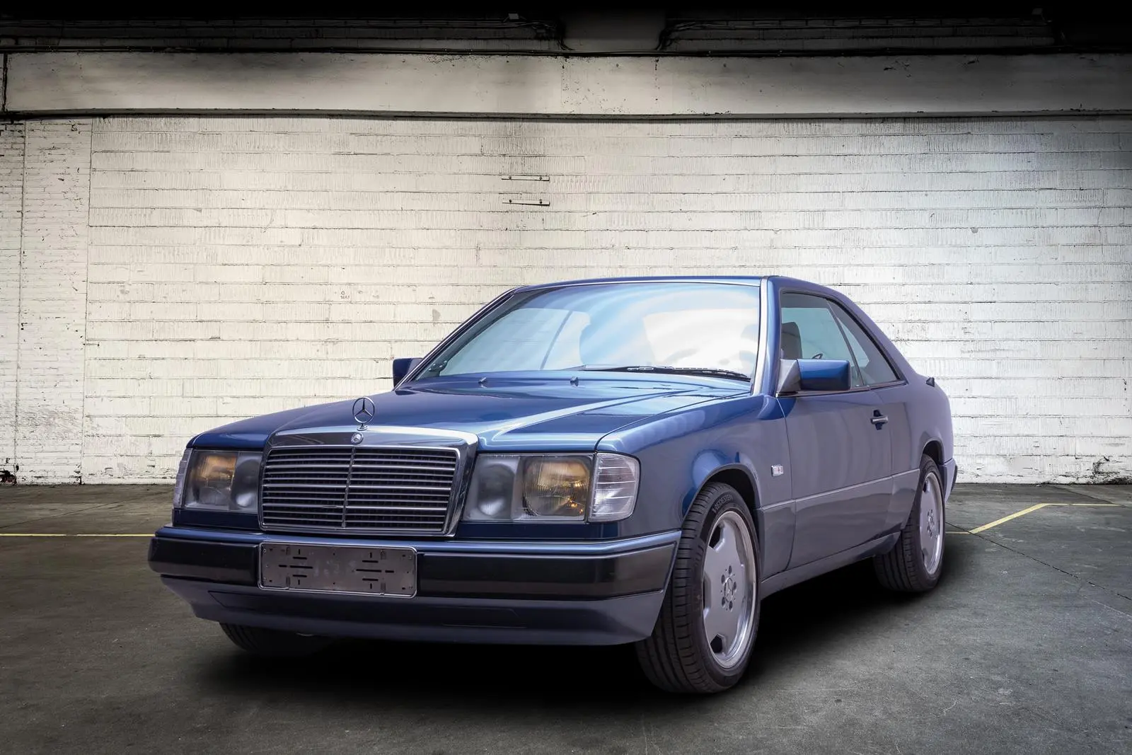 Mercedes-Benz  E 300 CE 24V 6