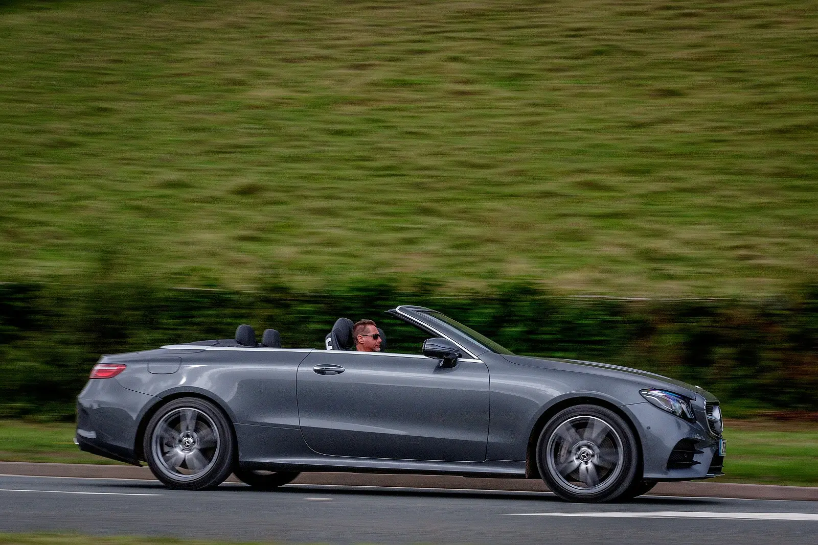 Mercedes-Benz  E 300 CGI AMG 9G-Tronic 3