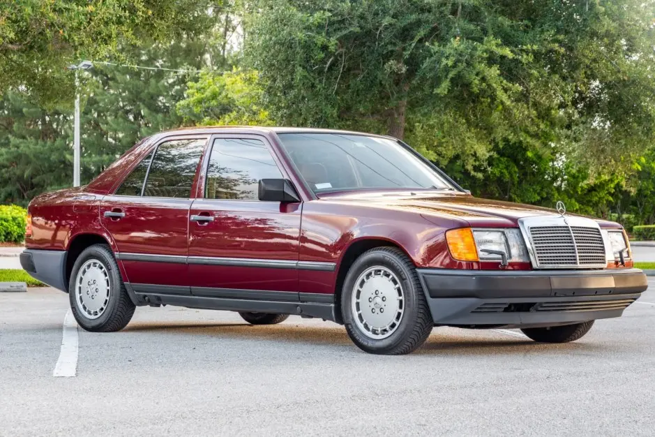 Mercedes-Benz  E 300 D 1