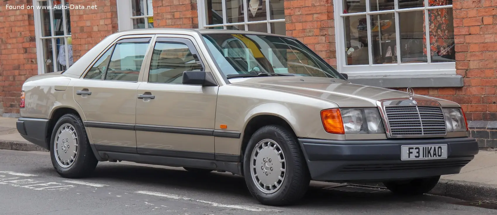 Mercedes-Benz  E 300 D 3