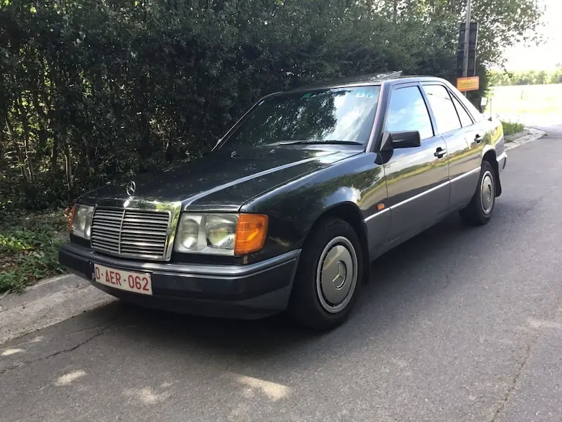 Mercedes-Benz  E 300 D 2