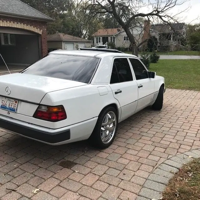 Mercedes-Benz  E 300 D 2