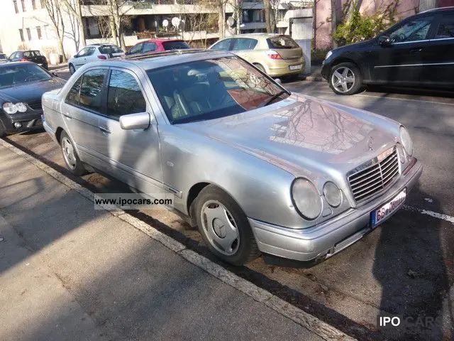 Mercedes-Benz  E 300 D Avantgarde 3