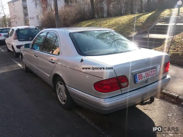 Mercedes-Benz  E 300 D Avantgarde 4