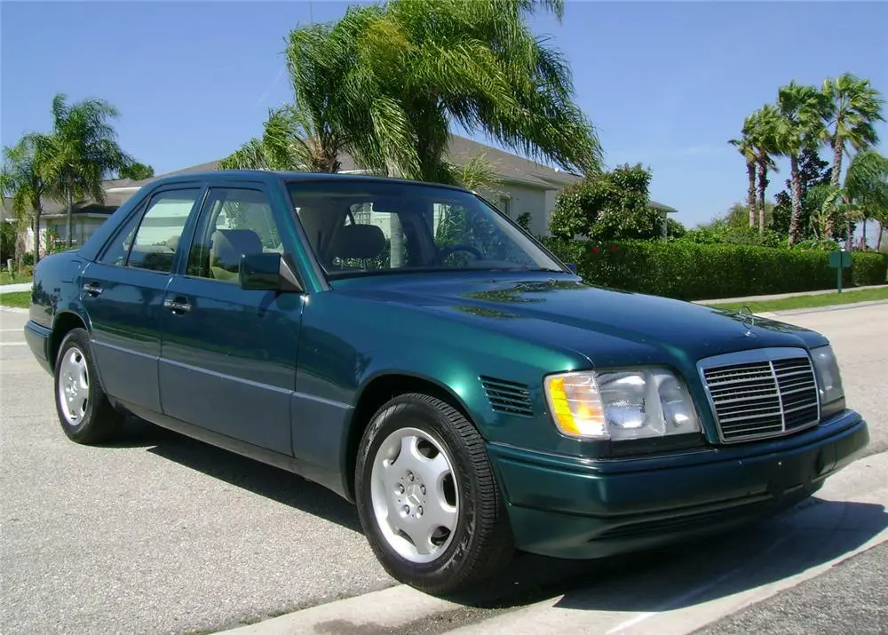Mercedes-Benz  E 300 D Elegance 2