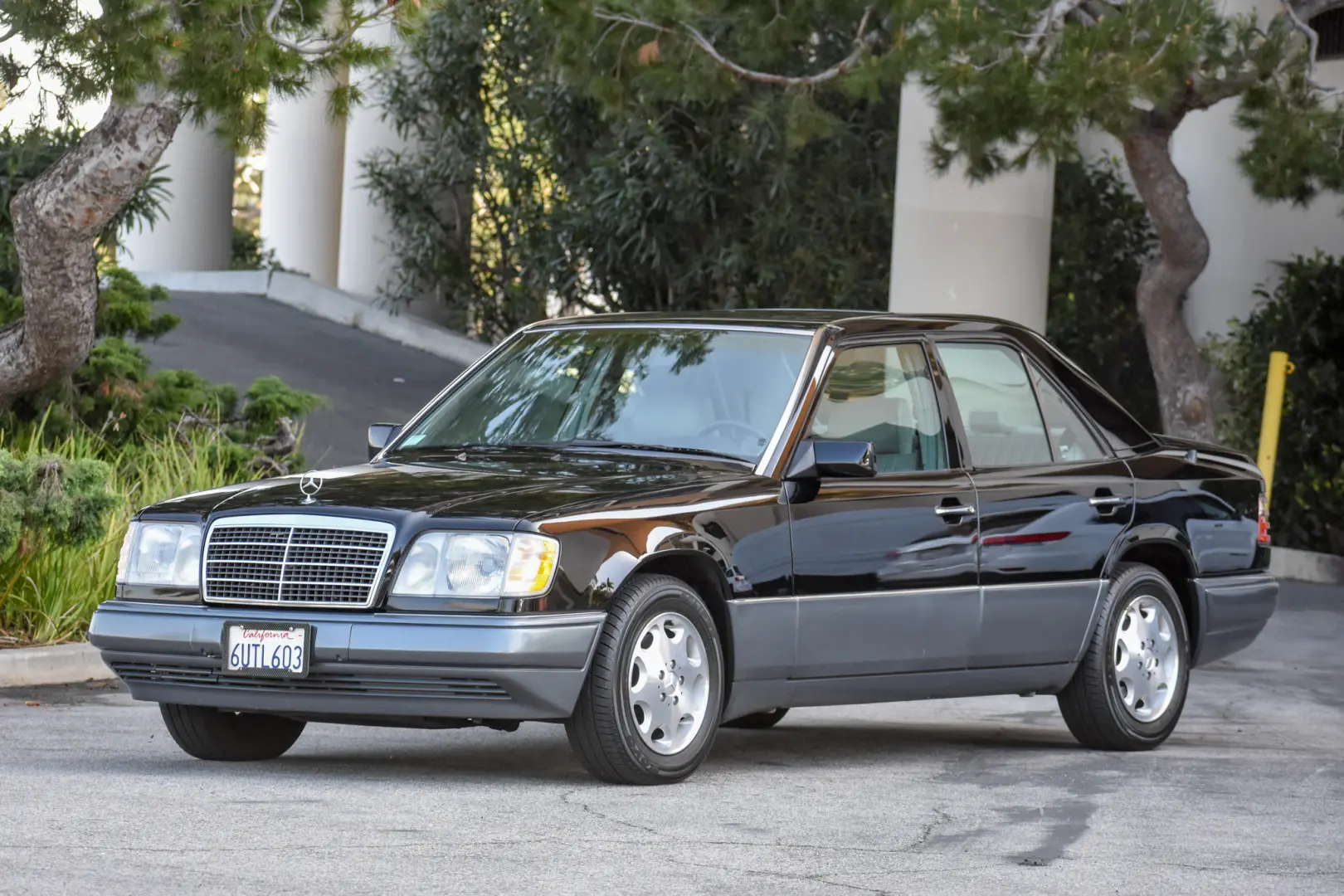 Mercedes-Benz  E 300 D Classic 4
