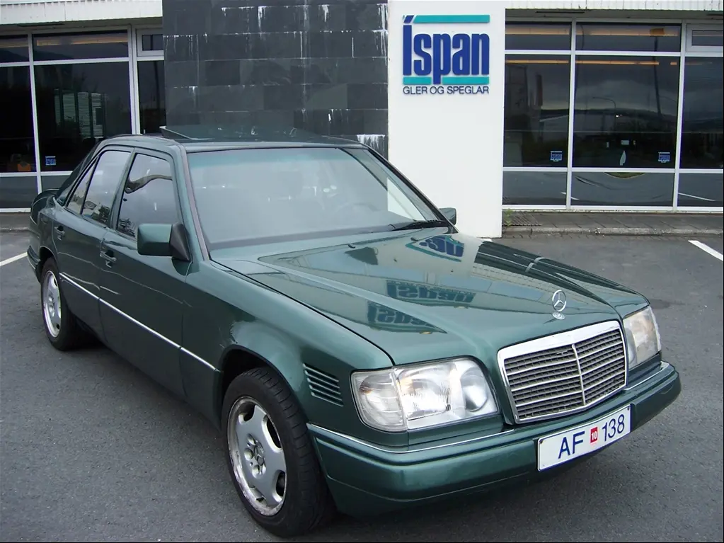 Mercedes-Benz  E 300 D Elegance 5