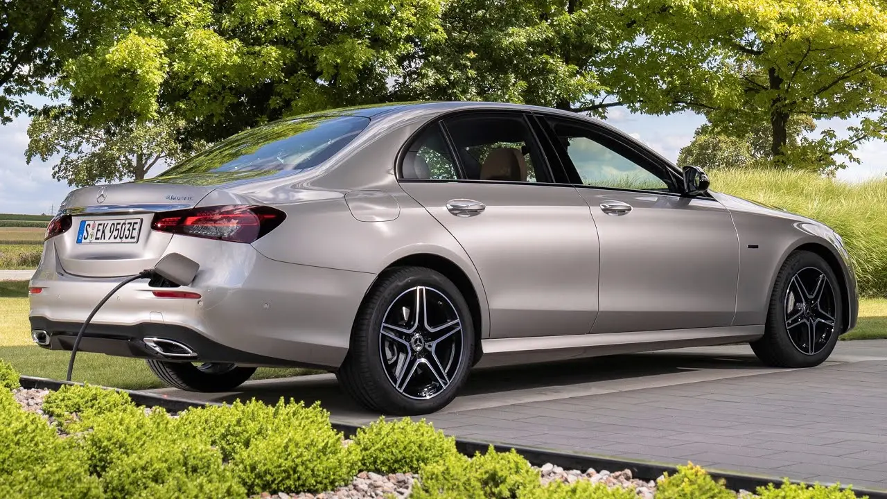 Mercedes-Benz  E 300 D Mhev 4Matic AMG 9G-Tronic 2