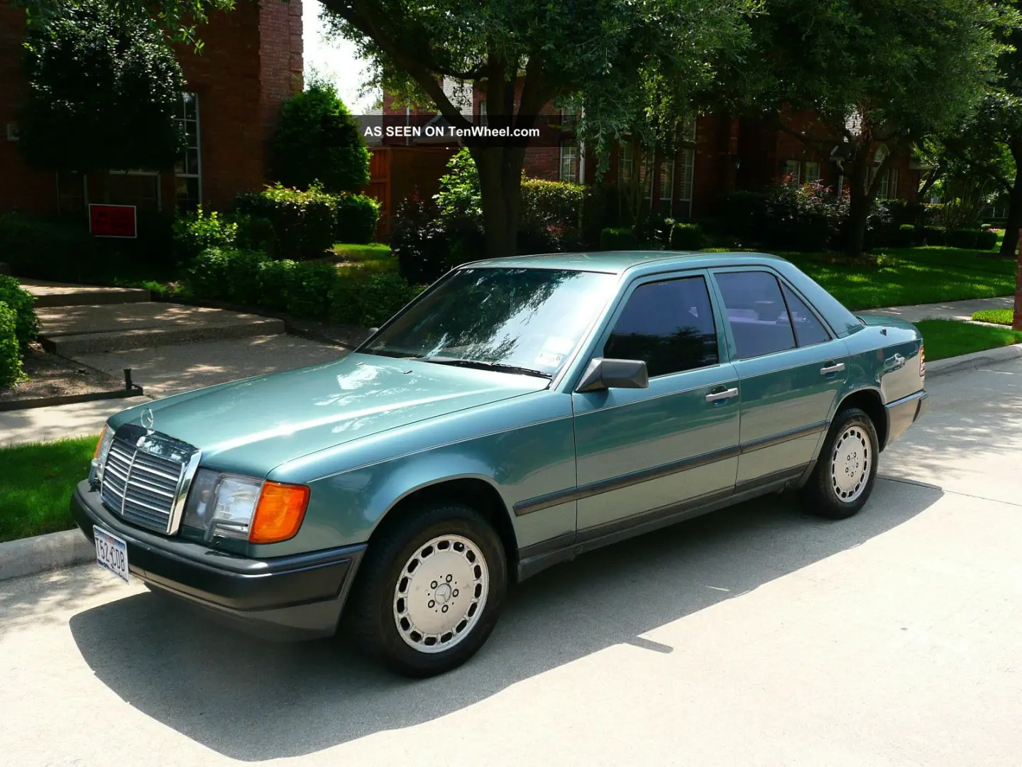 Mercedes-Benz  E 300 E 2