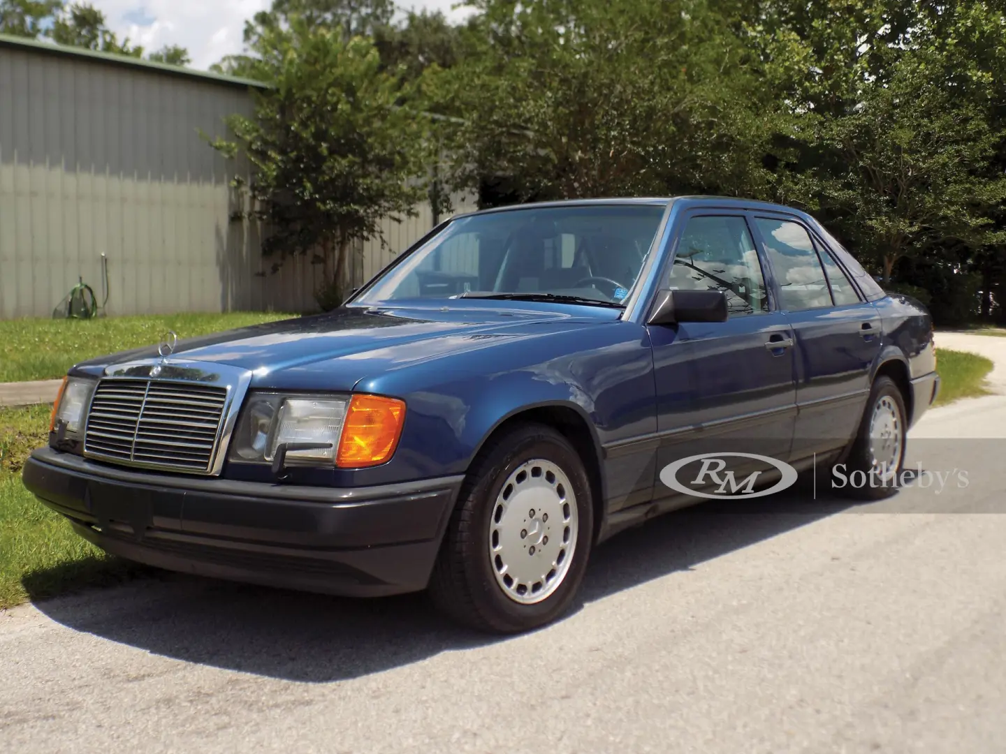 Mercedes-Benz  E 300 E 6