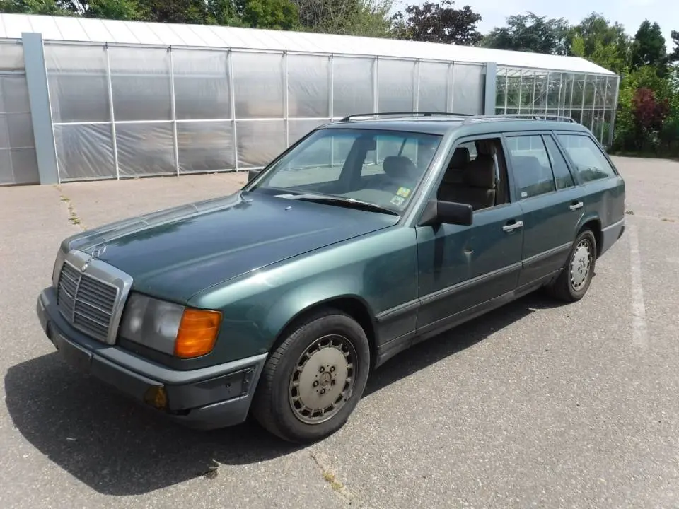 Mercedes-Benz  E 300 TD 5