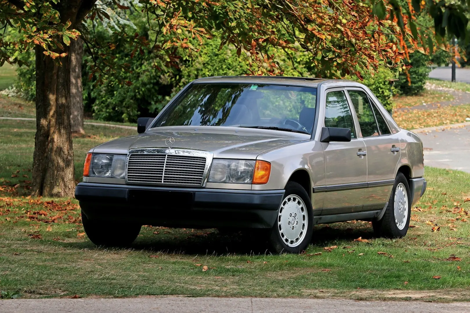 Mercedes-Benz  E 300 TD 5
