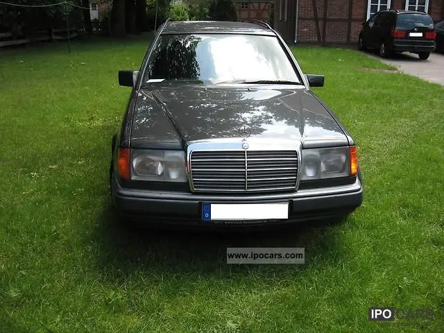Mercedes-Benz  E 300 TD 3