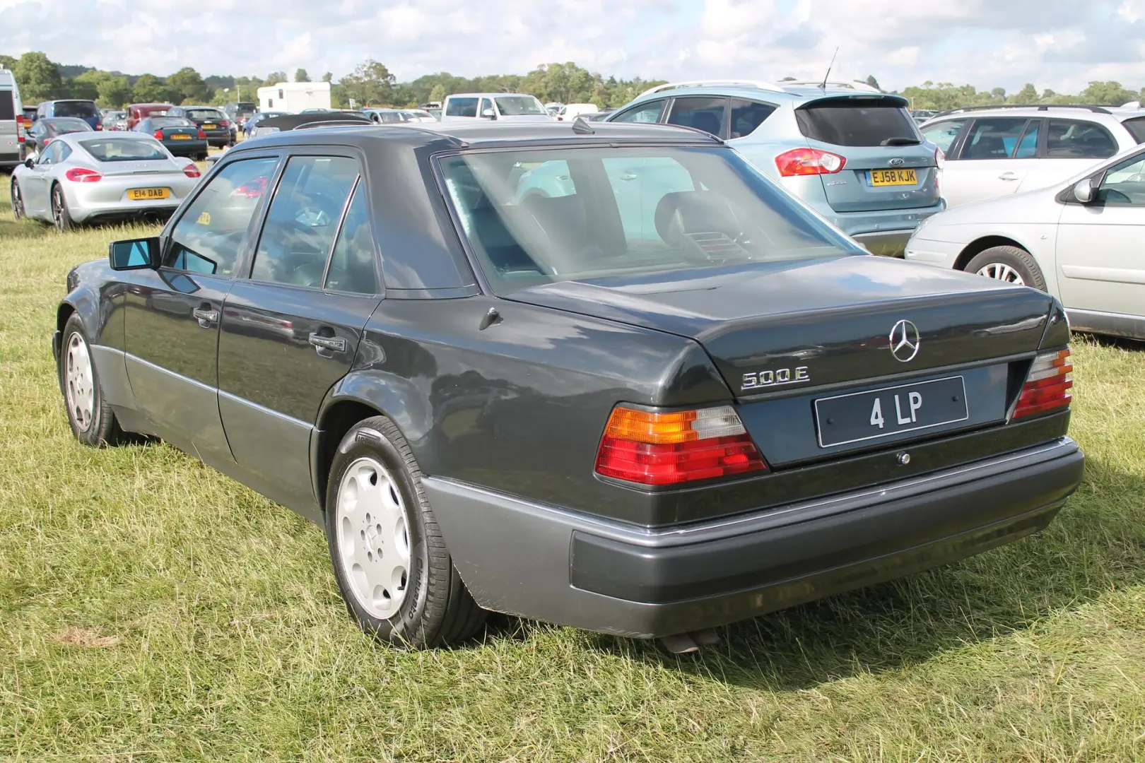 Mercedes-Benz  E 300 TD 4Matic 5