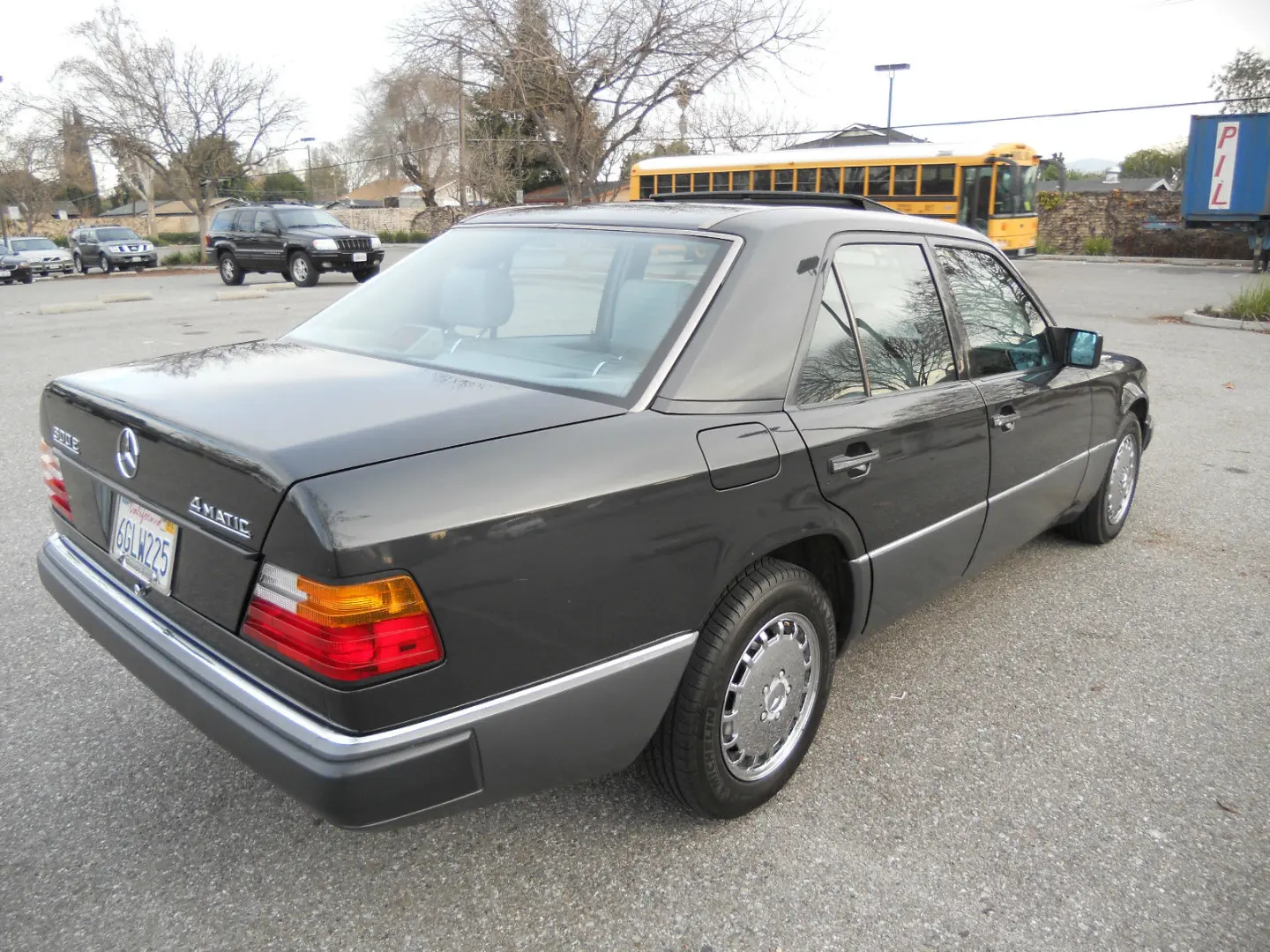 Mercedes-Benz  E 300 TD 4Matic 2