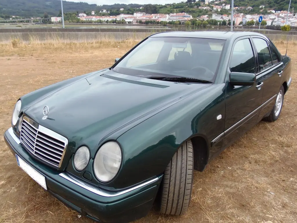 Mercedes-Benz  E 300 TD Avantgarde 3