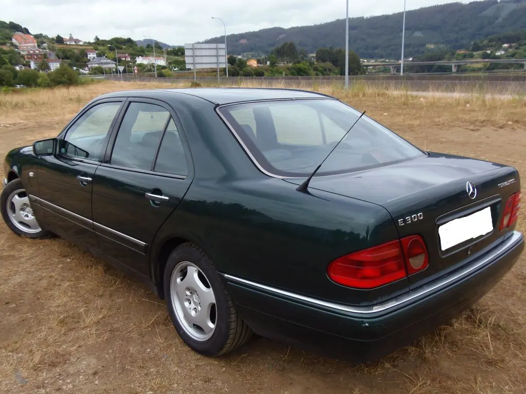 Mercedes-Benz  E 300 TD Avantgarde 5