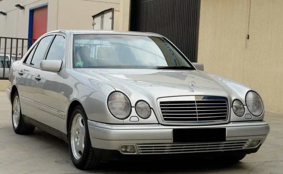 Mercedes-Benz  E 300 TD Avantgarde 4