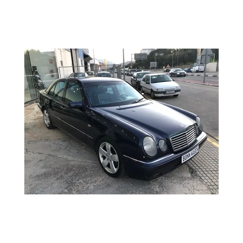Mercedes-Benz  E 300 TD Avantgarde 4