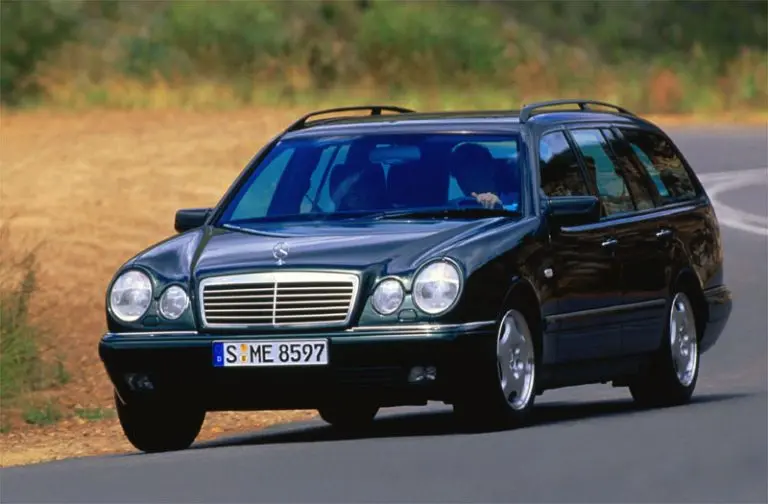 Mercedes-Benz  E 300 TD Classic 3