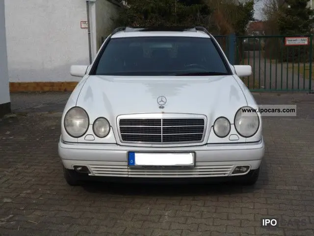 Mercedes-Benz  E 300 TD Elegance 2