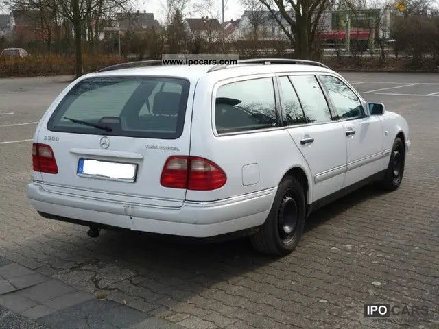 Mercedes-Benz  E 300 TD Elegance 2