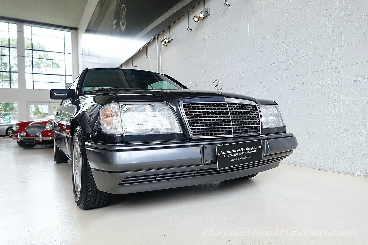 Mercedes-Benz  E 320 1
