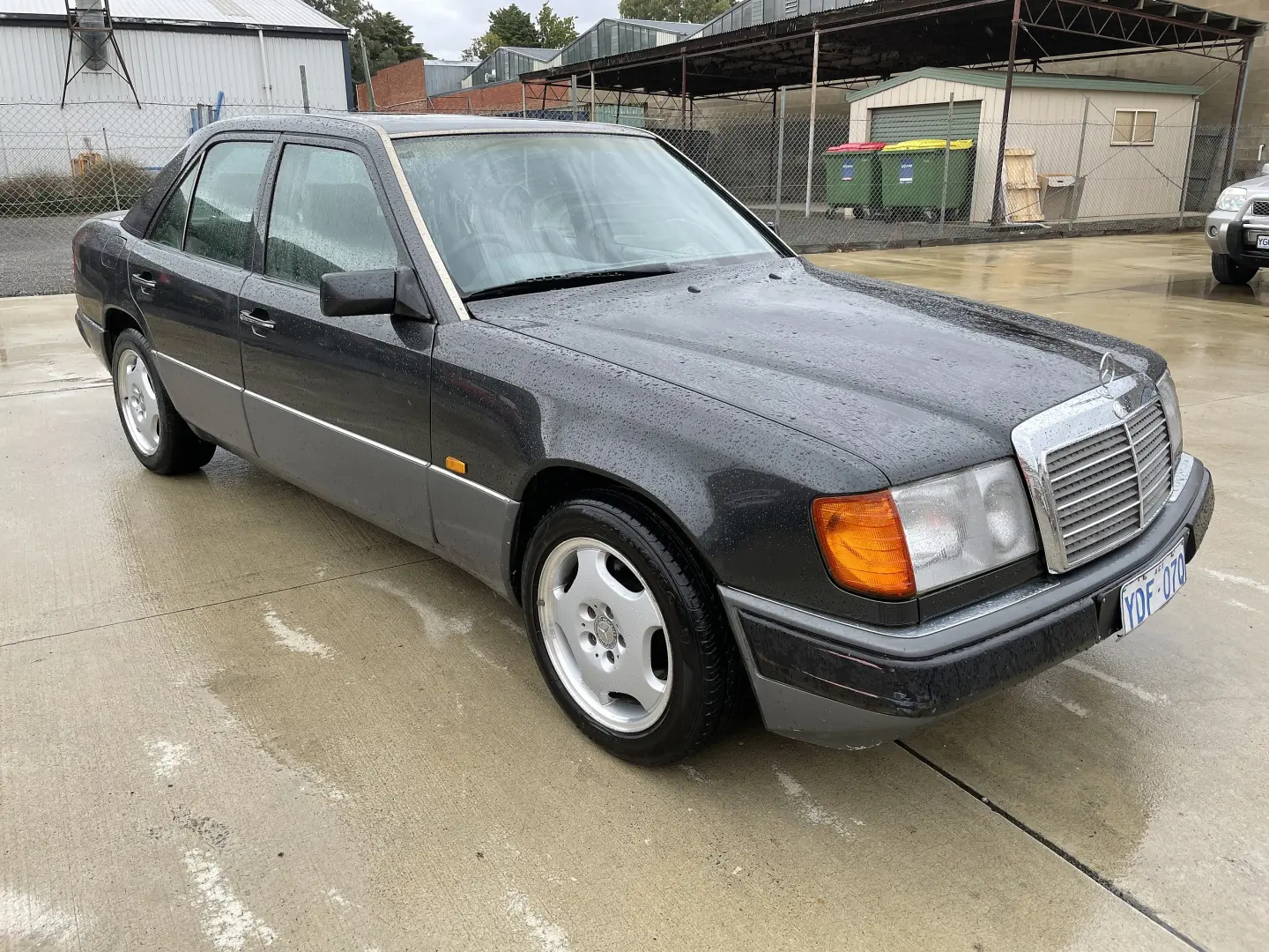 Mercedes-Benz  E 320 2