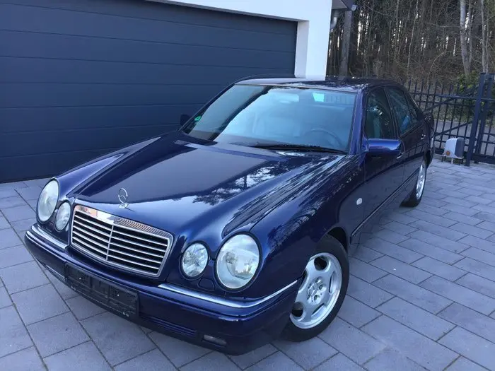 Mercedes-Benz  E 320 Avantgarde 1