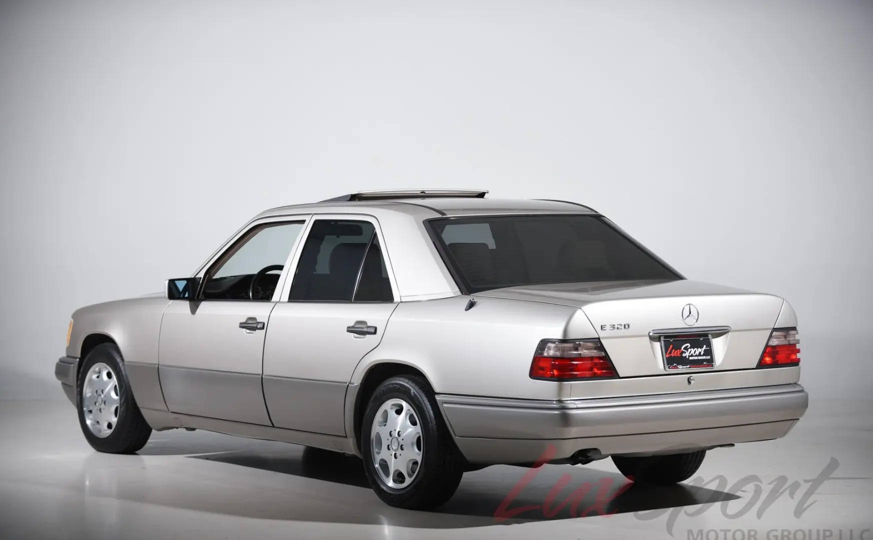 Mercedes-Benz  E 320 Avantgarde 2