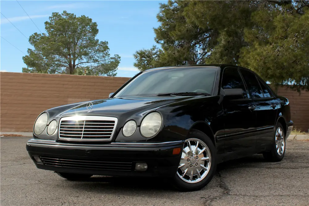Mercedes-Benz  E 320 Elegance 0