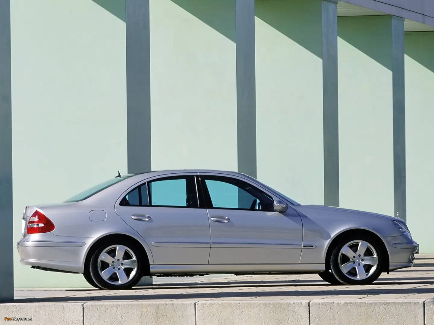 Mercedes-Benz  E 320 Avantgarde 5