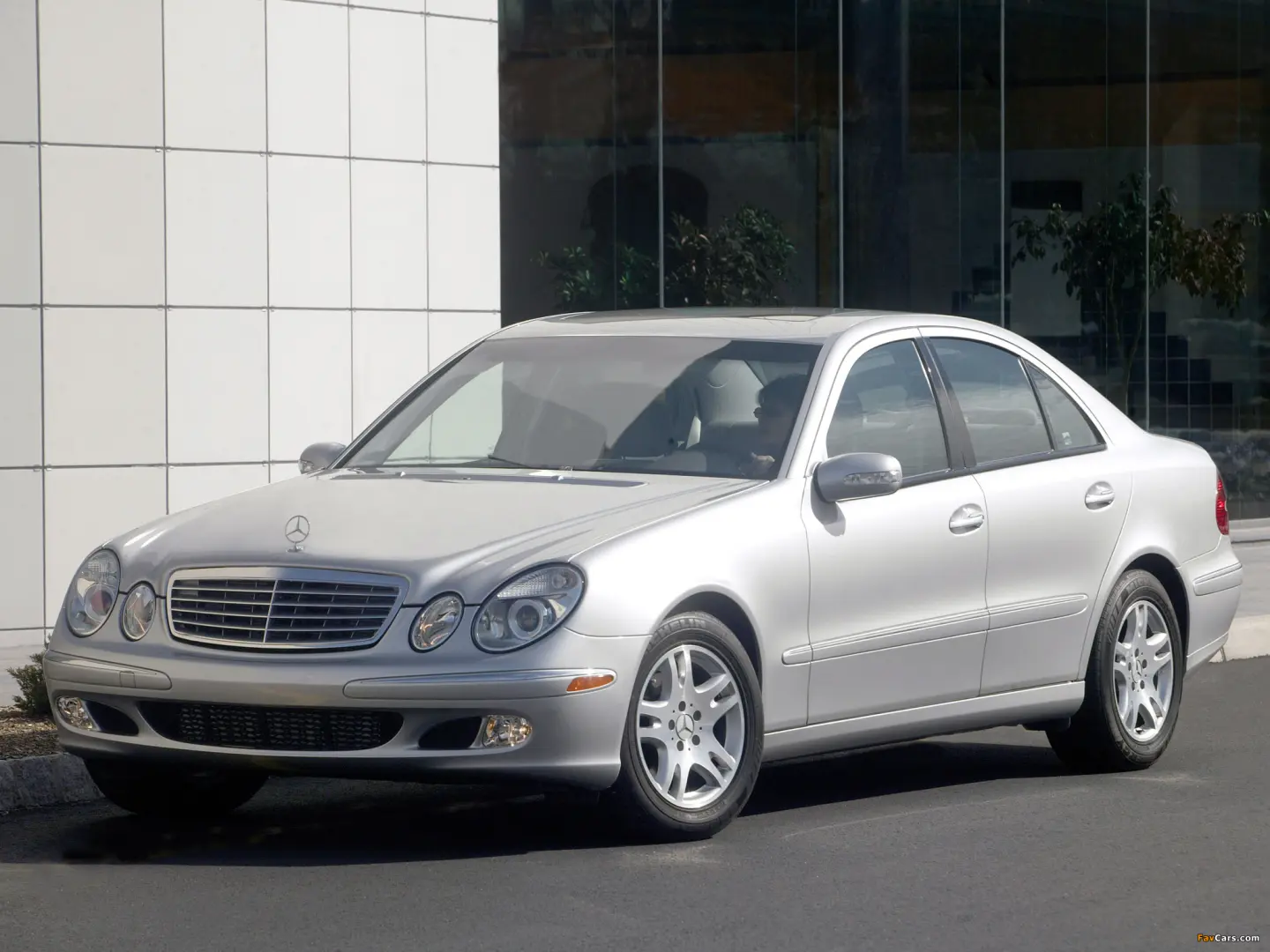 Mercedes-Benz  E 320 CDI Elegance 3