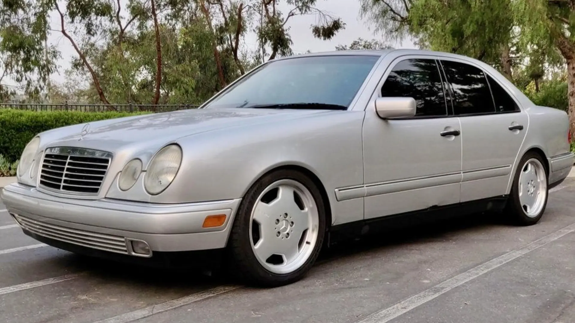 Mercedes-Benz  E 320 Elegance 2
